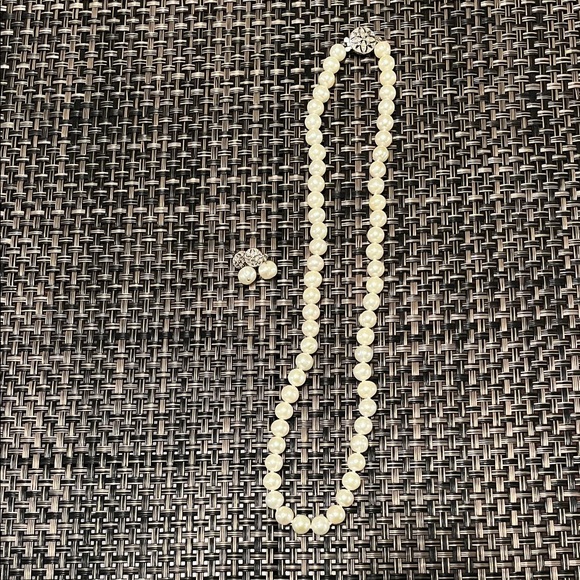 Macy's Elegant White fresh water Pearl Necklace Set, never worn - Picture 4 of 5